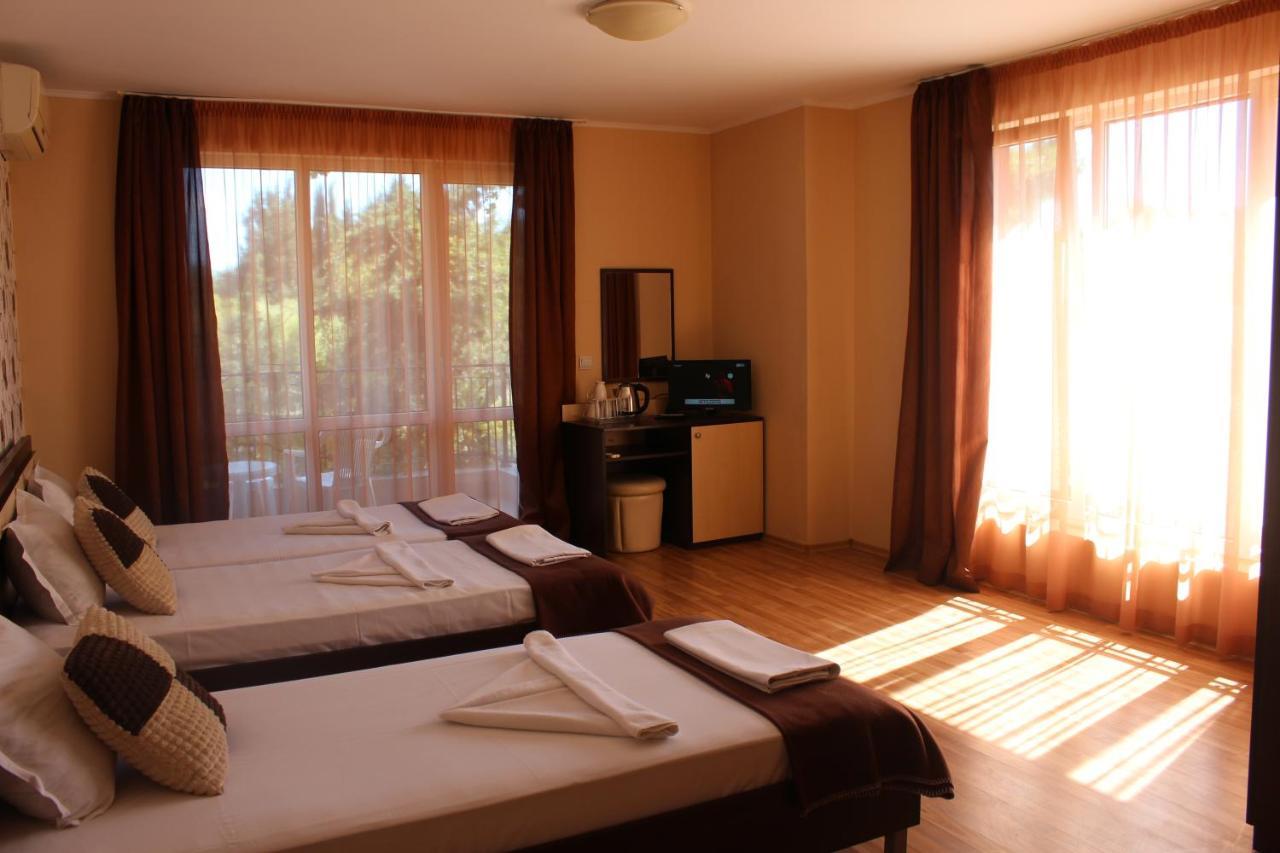 Respekt Guest House Pantai Sunny Bagian luar foto