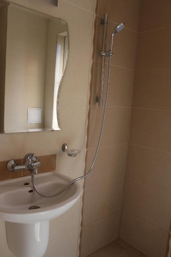 Respekt Guest House Pantai Sunny Bagian luar foto