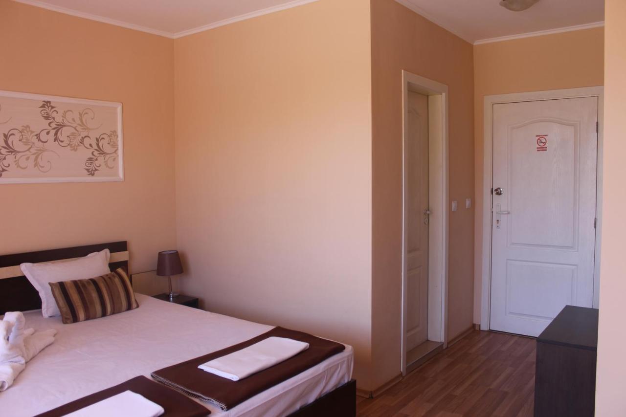 Respekt Guest House Pantai Sunny Bagian luar foto