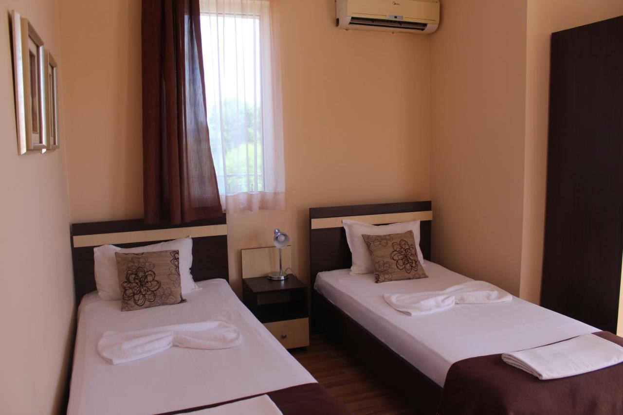 Respekt Guest House Pantai Sunny Bagian luar foto