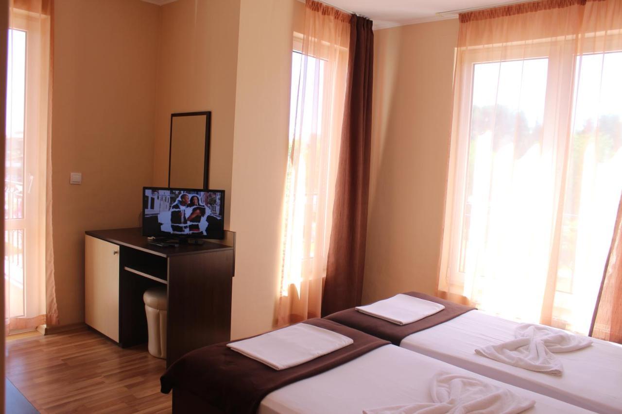Respekt Guest House Pantai Sunny Bagian luar foto