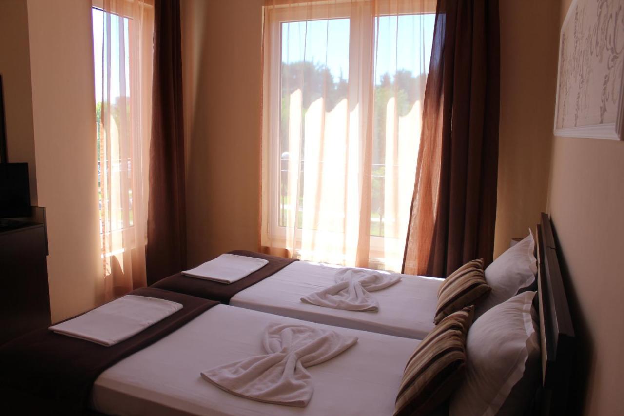 Respekt Guest House Pantai Sunny Bagian luar foto