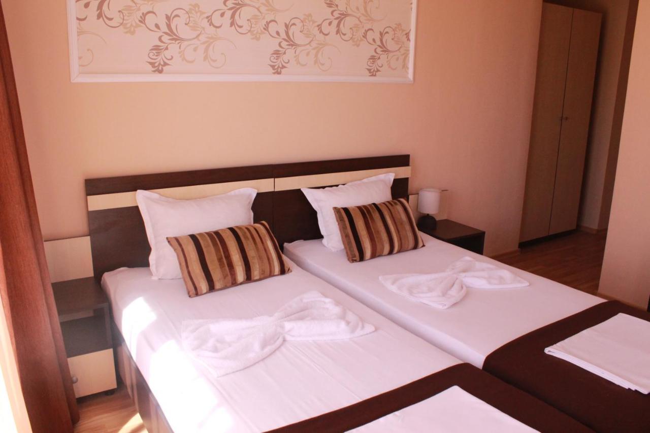 Respekt Guest House Pantai Sunny Bagian luar foto