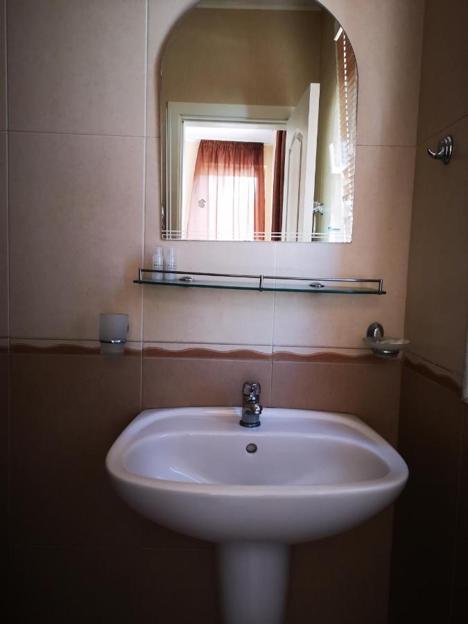 Respekt Guest House Pantai Sunny Ruang foto