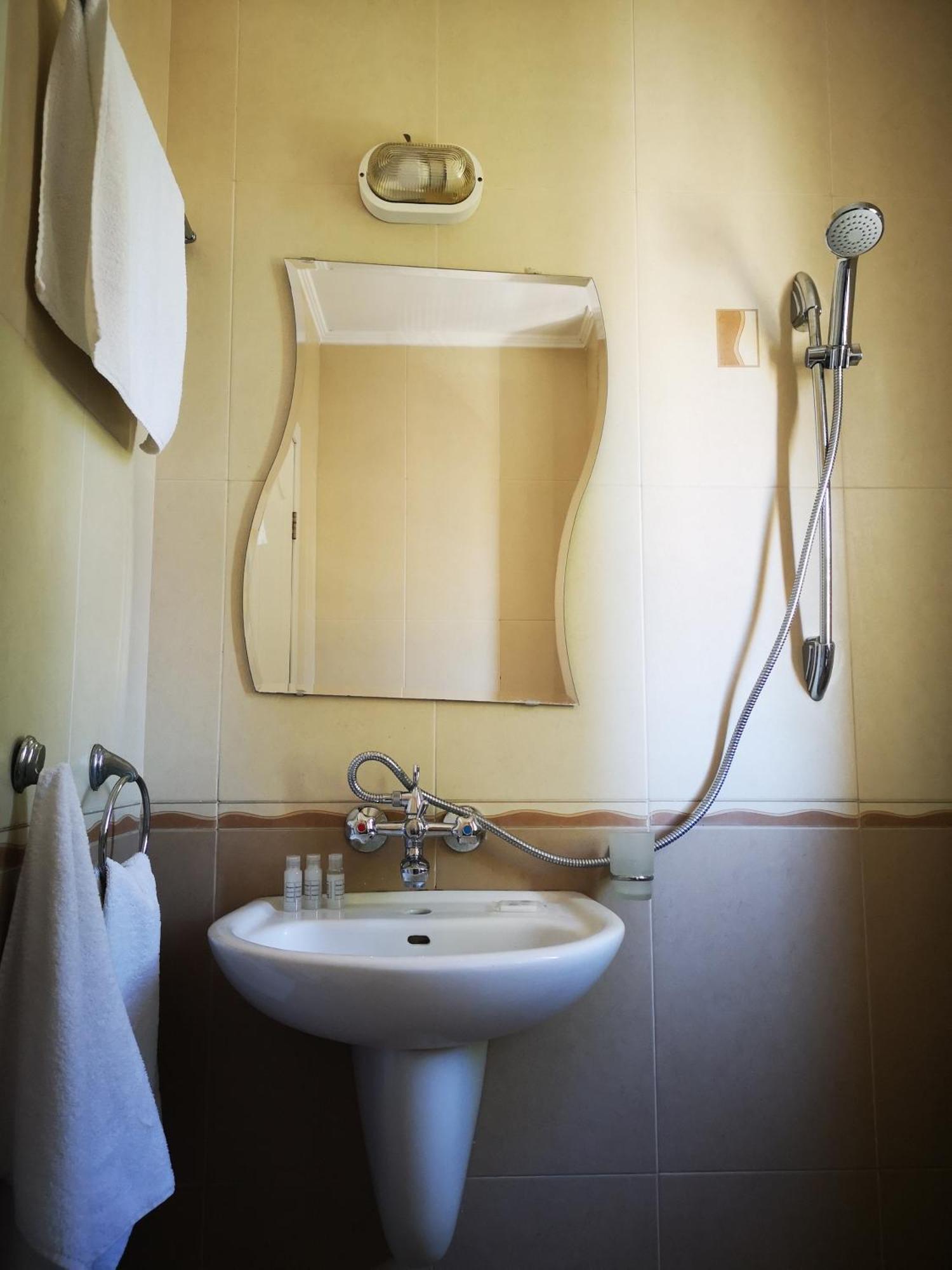 Respekt Guest House Pantai Sunny Ruang foto